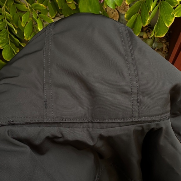 Everlane ReNew Short Parka Coat Jacket, Black, Large - Picture 6 of 16